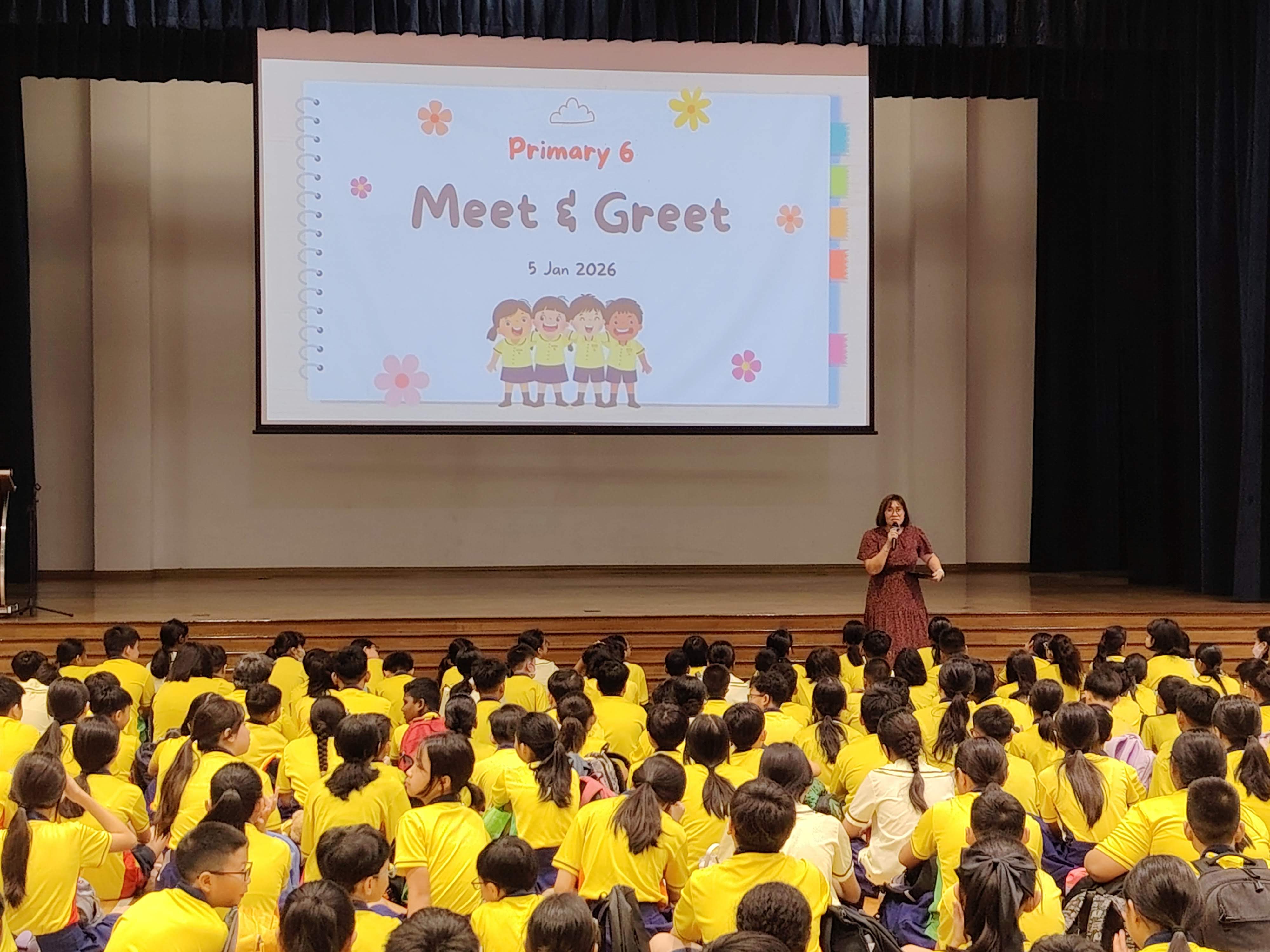 Our Upper Year Head addresses the P6 students for a  Meet and Greet